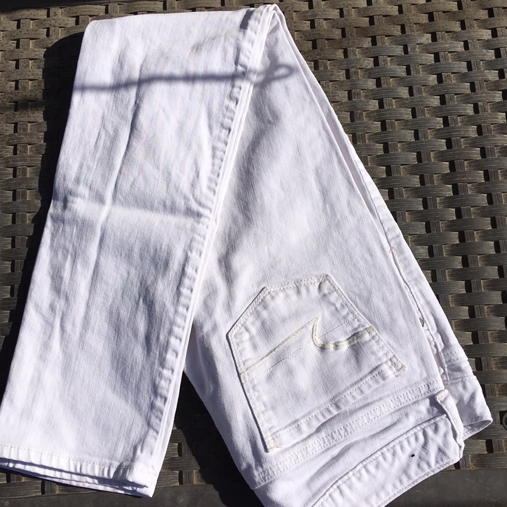 White American Eagle pants